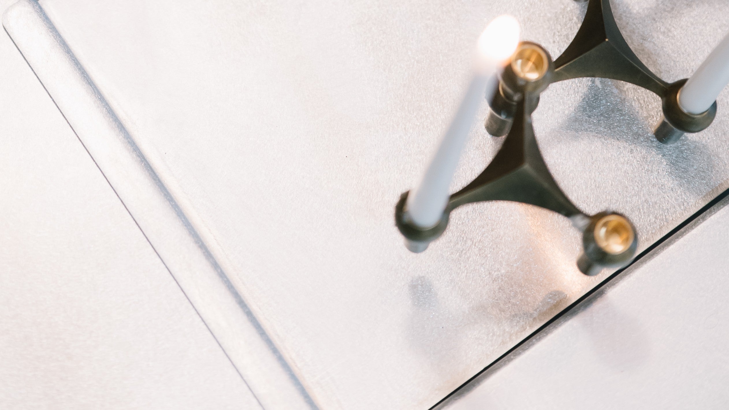 RAW Collection - aluminiu brut finisat manual, design onest, texturi naturale, piese esențiale pentru spații moderne