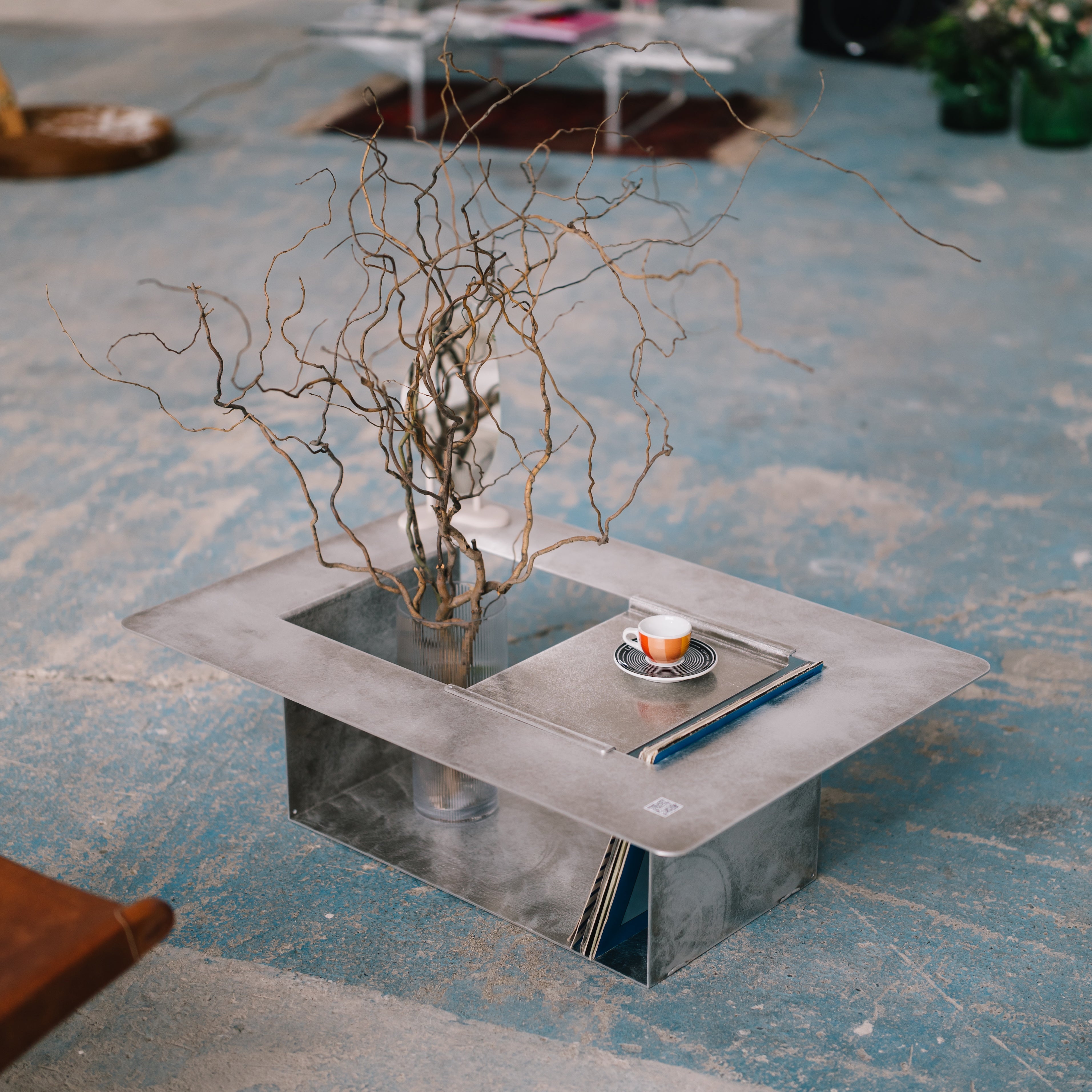 Colecție mobilier living MONO - mese metalice, console, etajere, design minimalist funcțional pentru spații moderne