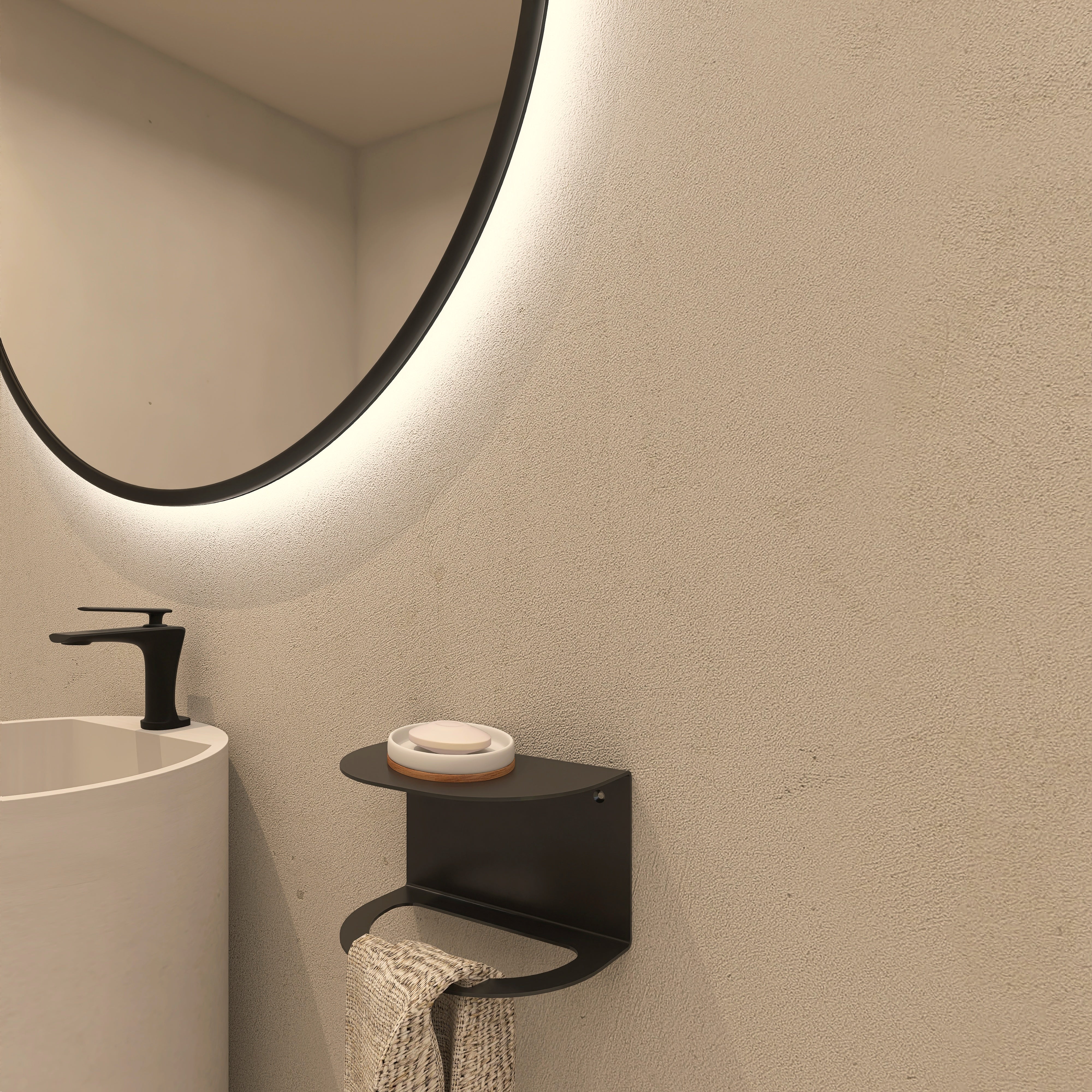 Etajera de baie CURVE 1 – polita metalica ideala langa chiuveta, cu spatiu pentru sapun, periute de dinti si suport pentru prosop, perfecta pentru o baie moderna si organizata.