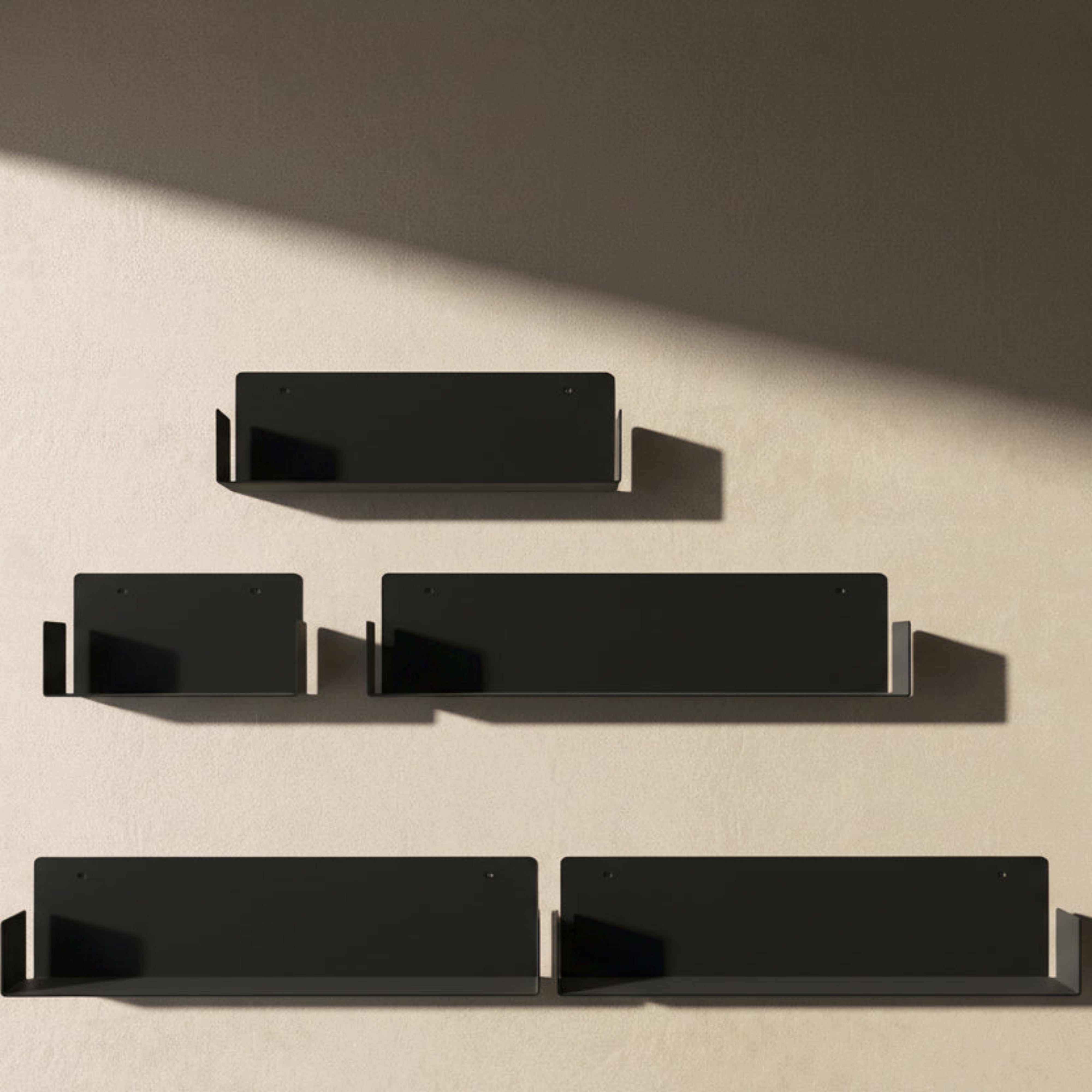 Ansamblu de etajere FOLD pentru bibliotecă - aluminiu vopsit electrostatic, design minimalist