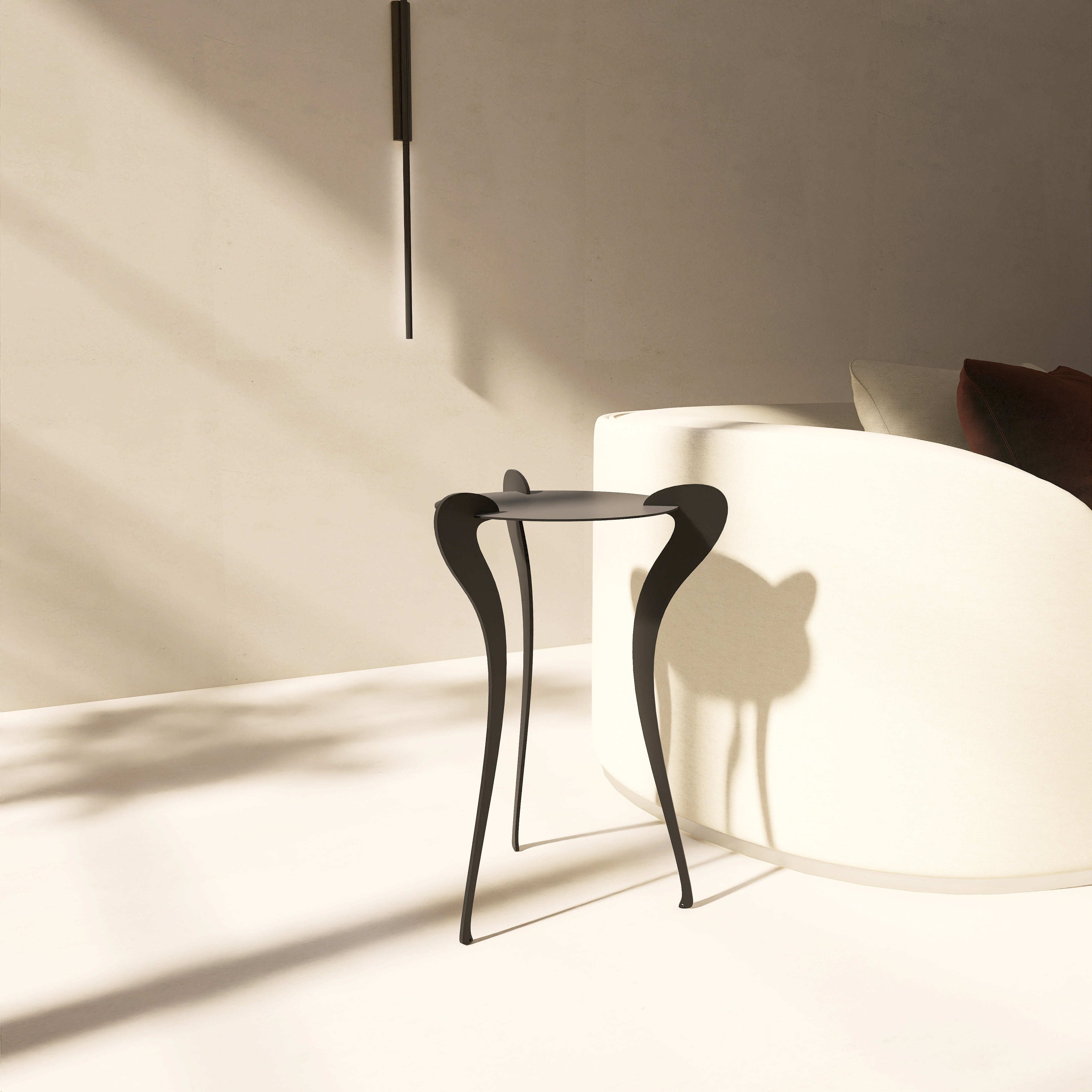 Masuta metalica MARIE ANTOINETTE  design modern ce reinterpreteaza eleganta baroca, cu forma fragila si structura din metal cromat, potrivita pentru interior si exterior- mono