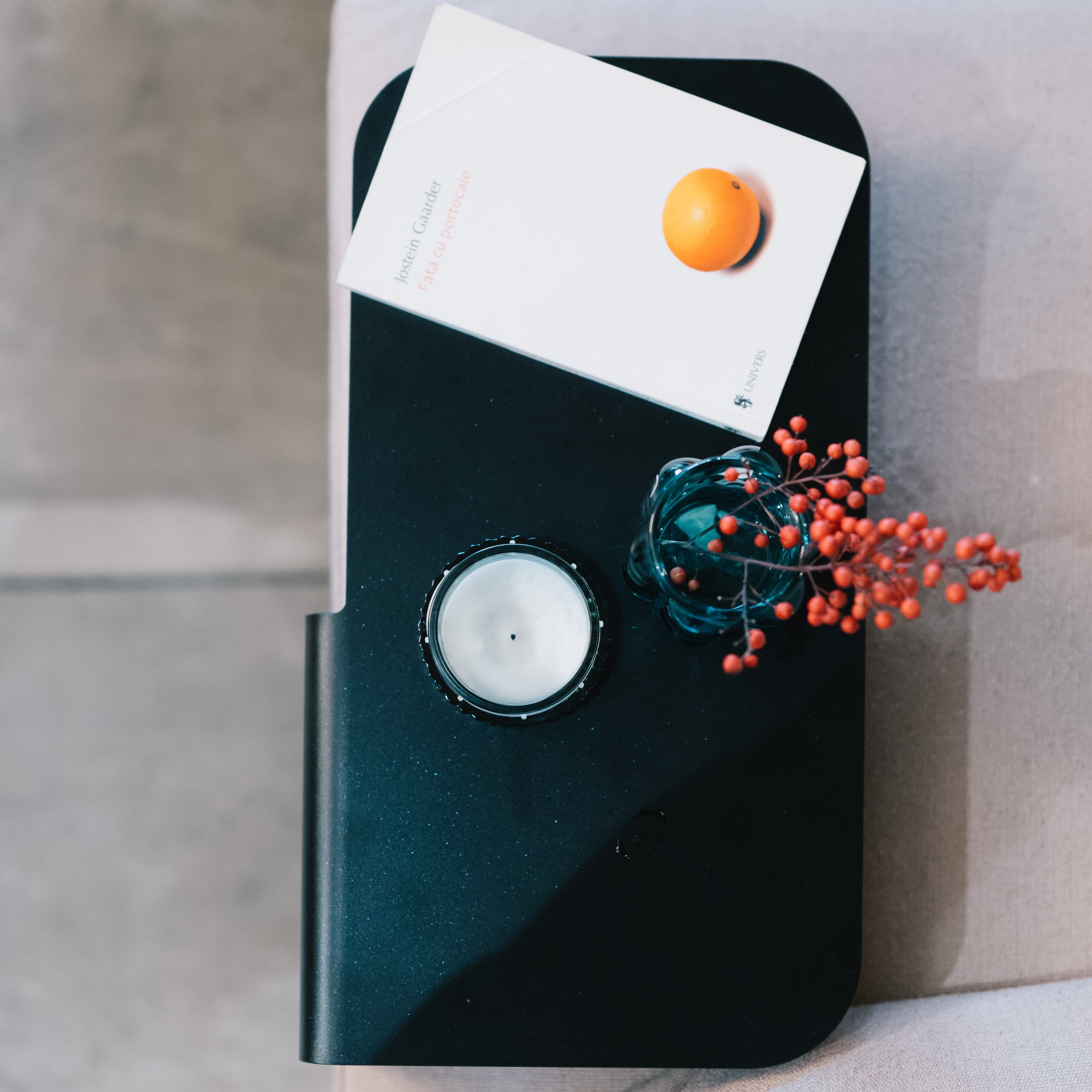 Masuta laterala ISLA este piesa de mobilier perfecta pentru orice living modern