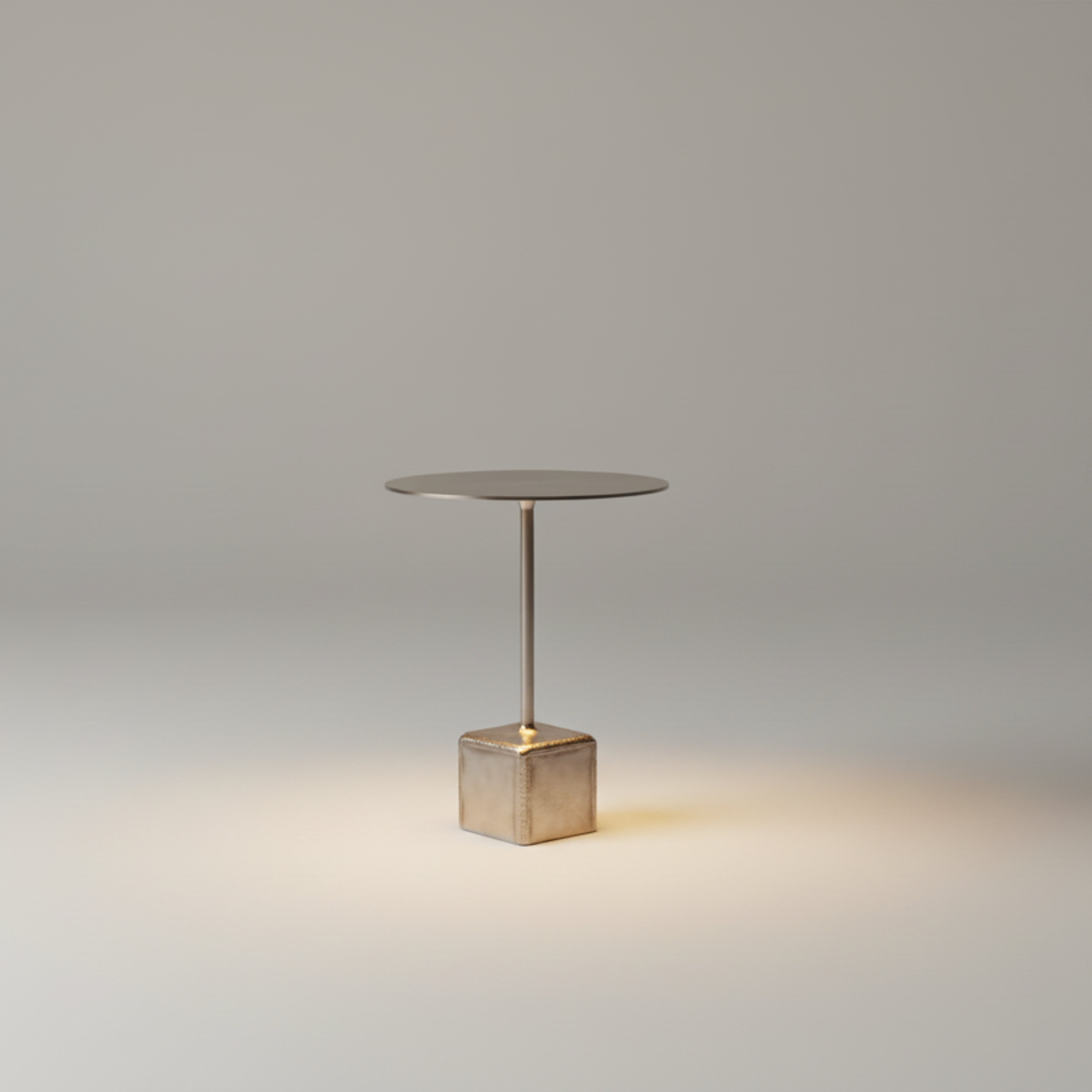 Măsuță metalică MONO design brutalist, oțel sudură brută vopsit electrostatic transparent mat