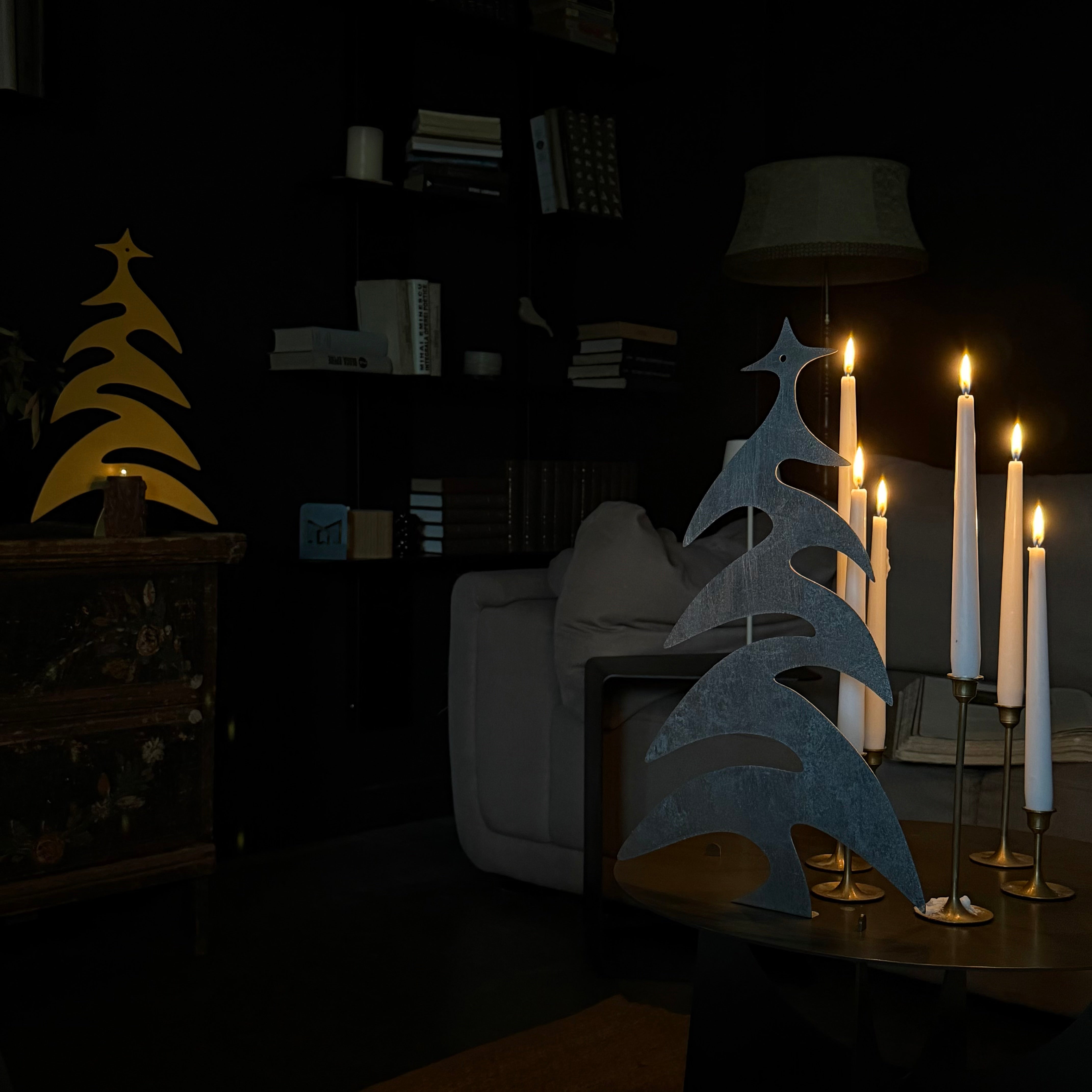 Bradut decorativ Draw Christmas Tree, design minimalist stil ilustratie, perfect pentru decor de sarbatori modern