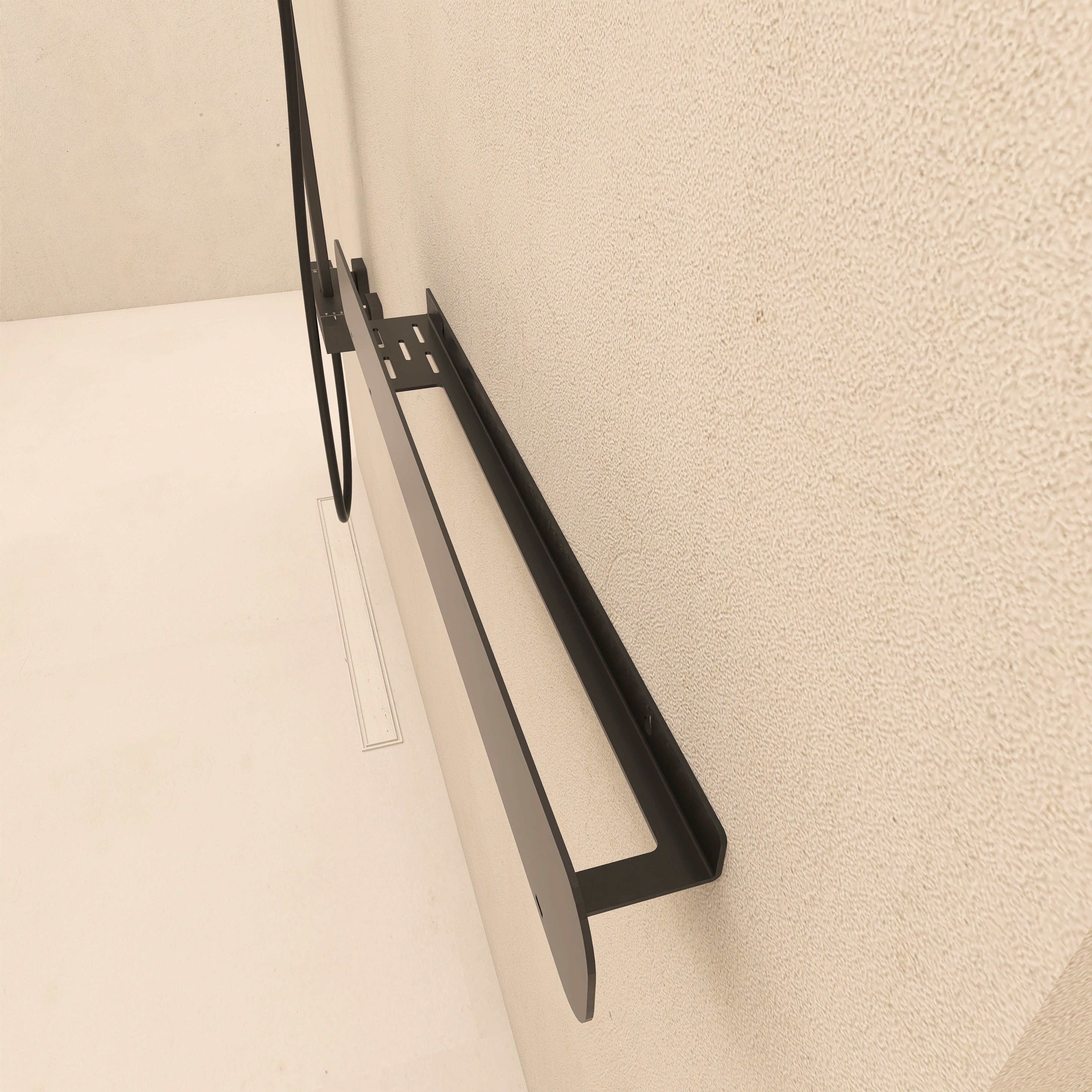 Polita metalica HIDE 4 – raft elegant din aluminiu, ideal ca etajera si suport pentru prosoape si produse de igiena, perfecta pentru o baie ordonata si moderna.