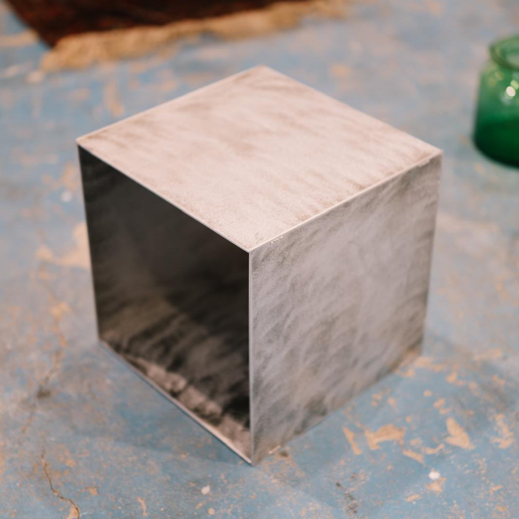 Raft aluminiu Vinyl Cube pentru viniluri, masuta cafea si noptiera, design modular sustenabil