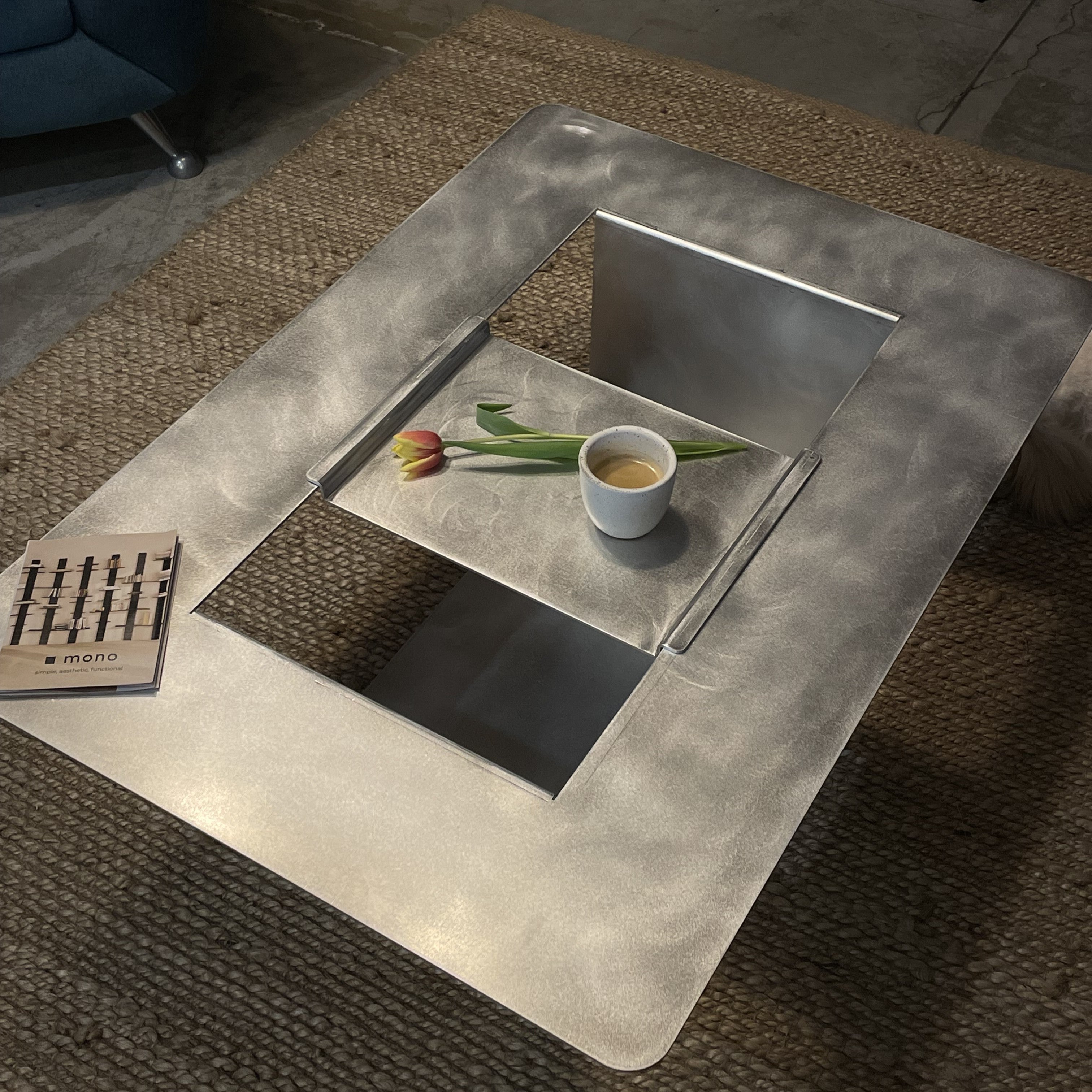 Tava din aluminiu colectia Sound accesoriu modular pentru masa sau utilizare individuala, cu design minimalist