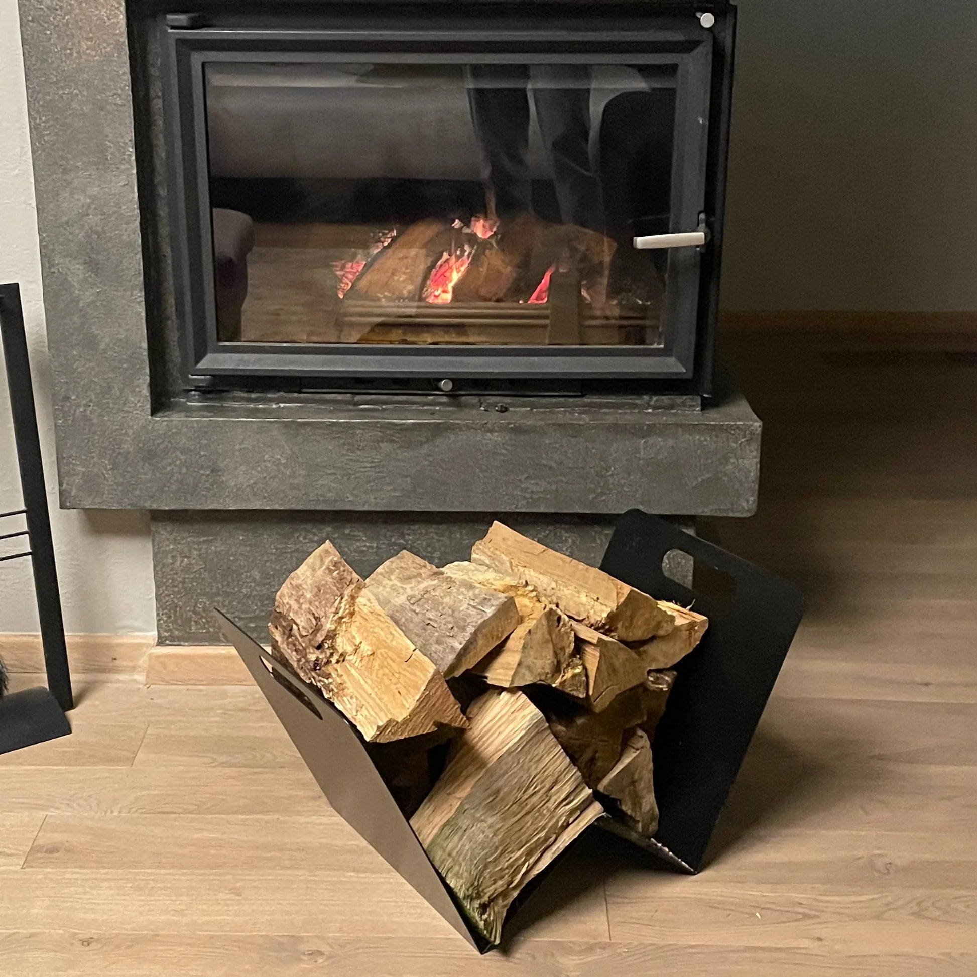 Cos pentru lemne model W din otel vopsit electrostatic, negru mat, 60x35x32 cm, design minimalist