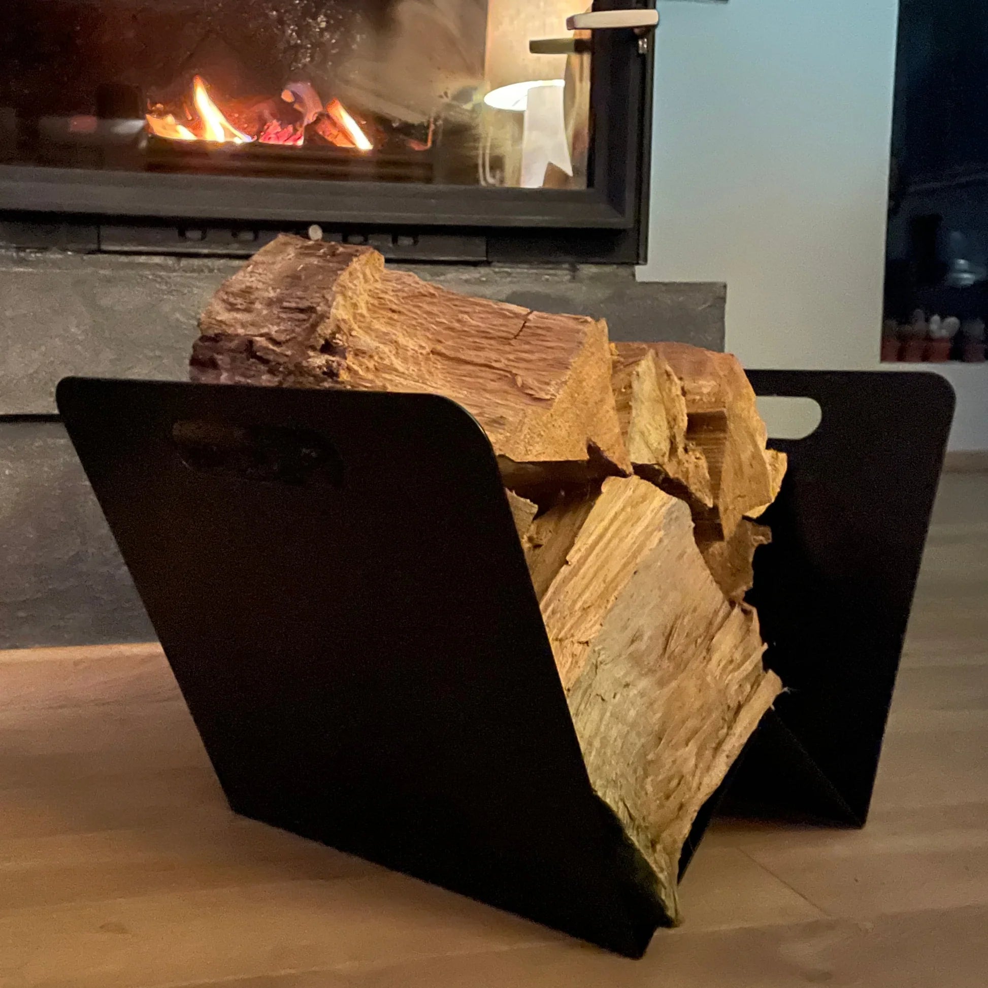 Cos pentru lemne model W din otel vopsit electrostatic, negru mat, 60x35x32 cm, design minimalist