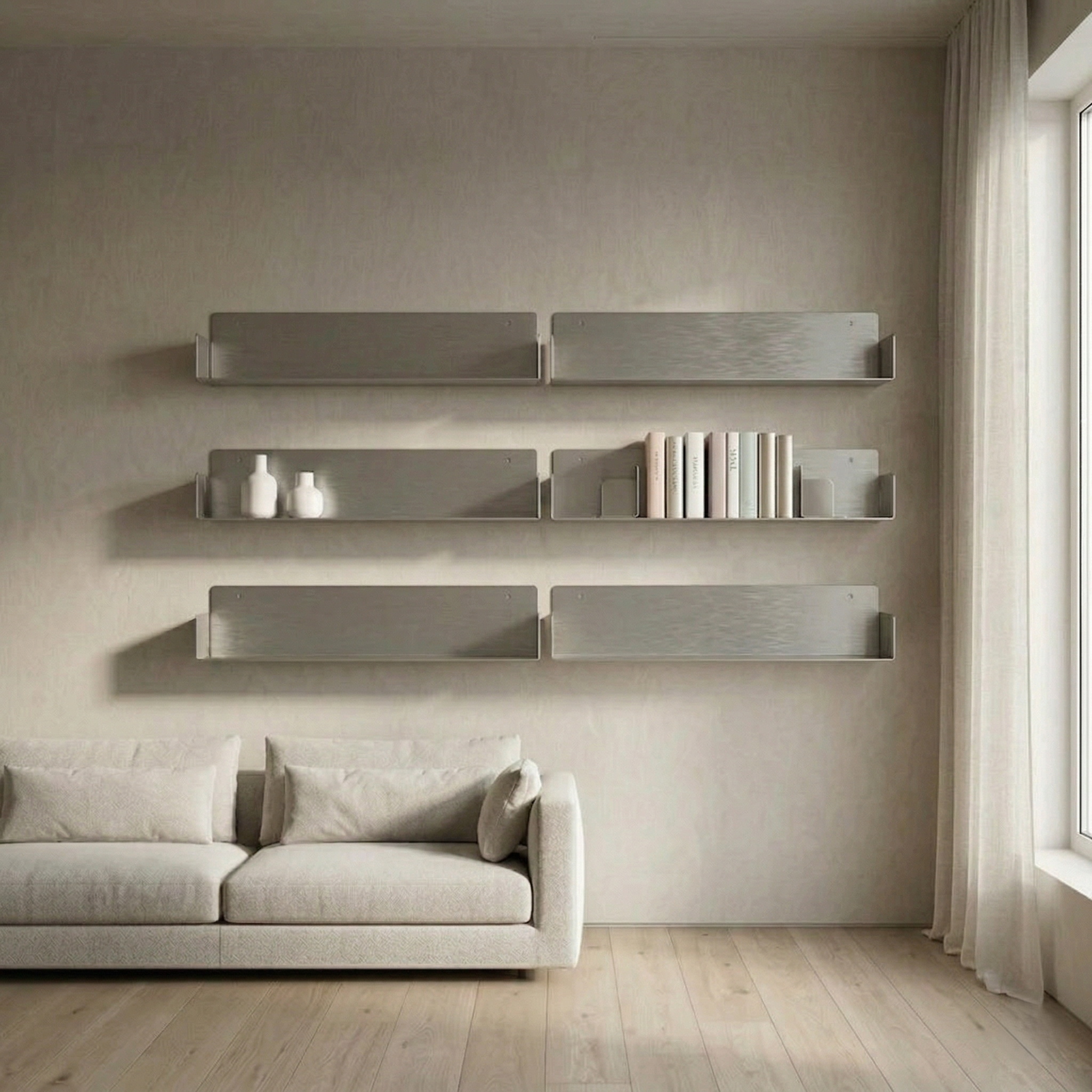 NEtajeră FOLD aluminiu raw montată pe perete în bibliotecă, living sau birou, stil industrial minimalist Wabi-Sabi
