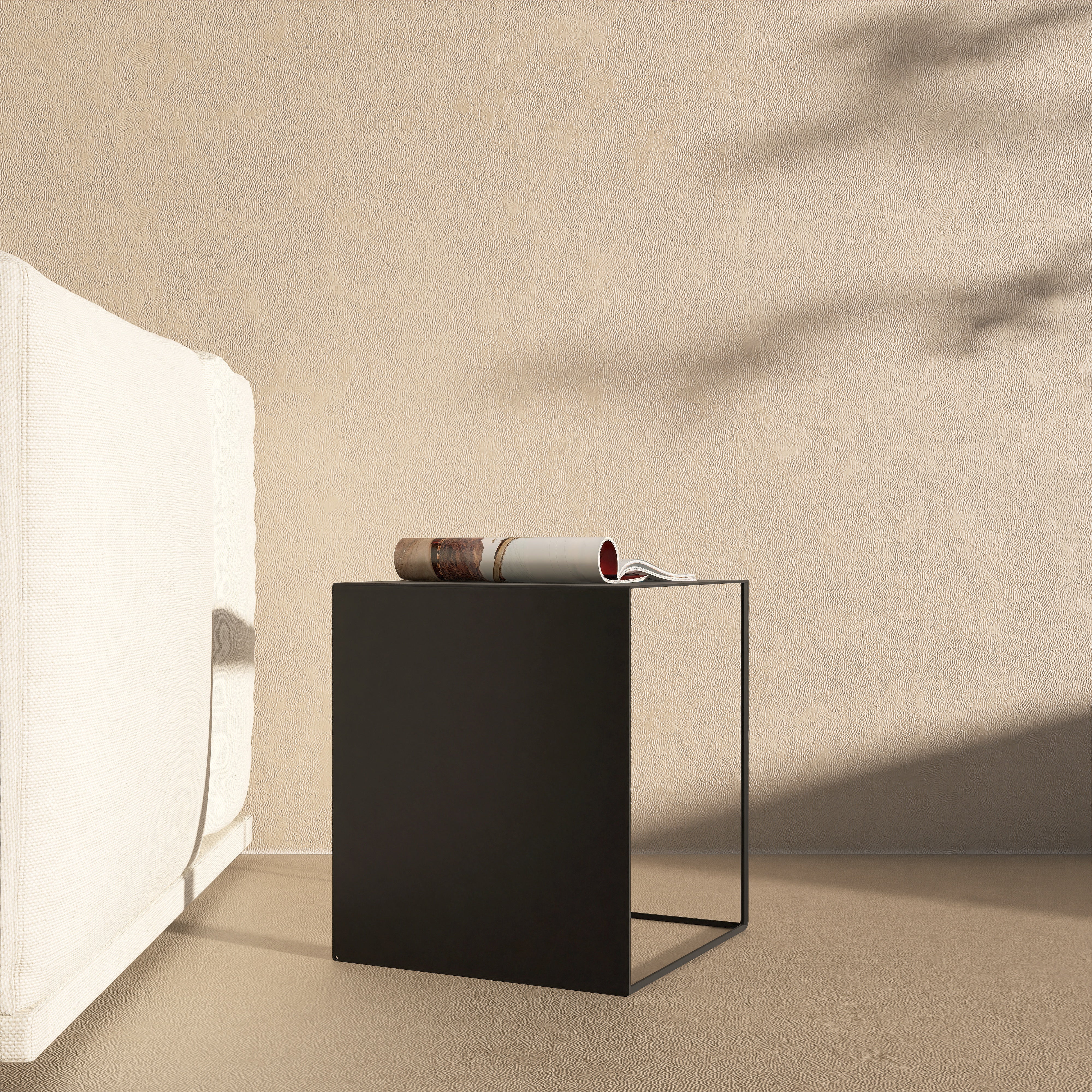 Masuta Geometry din aluminiu, design minimalist si structura moderna, ideala ca noptiera sau suport decorativ