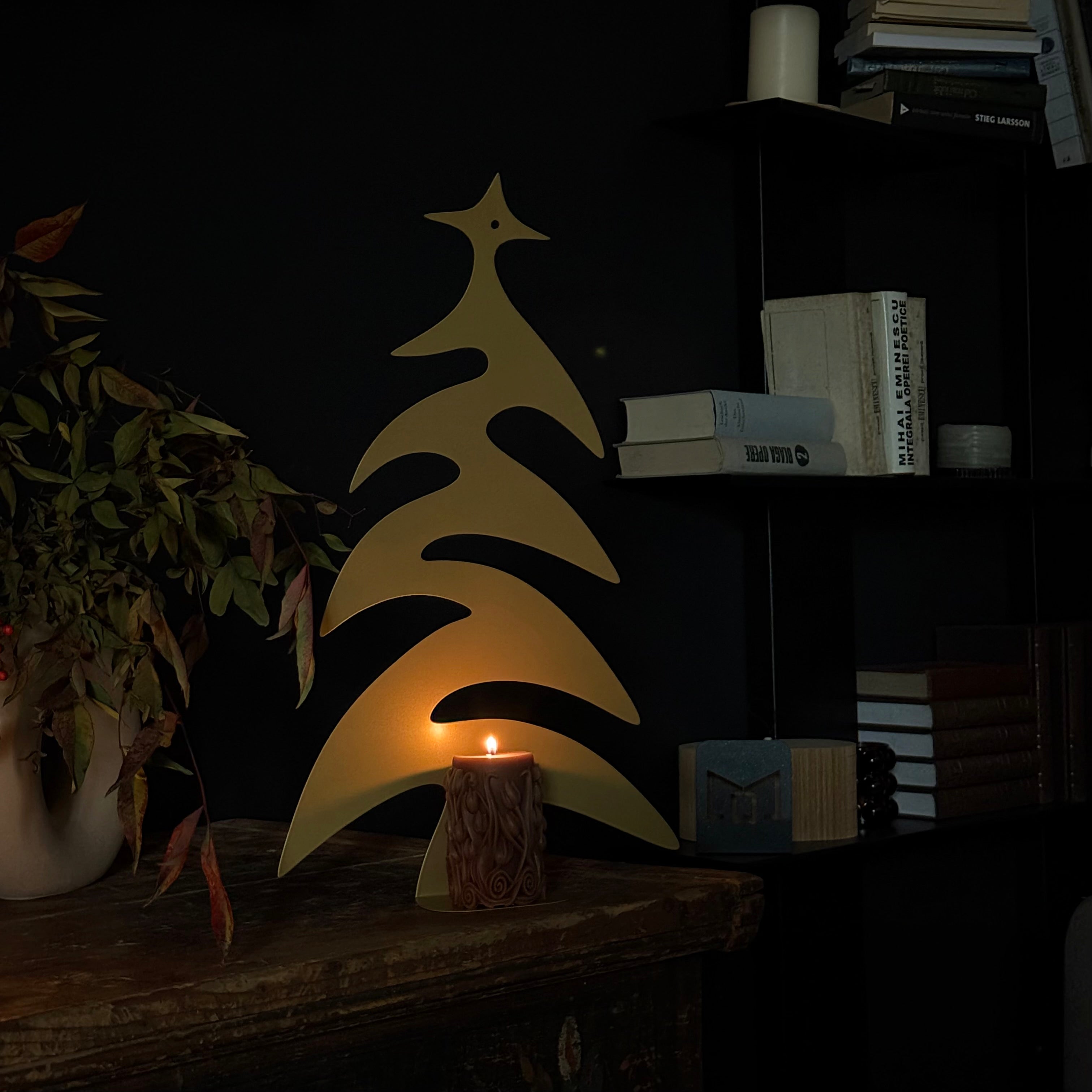 Bradut decorativ Draw Christmas Tree, design minimalist stil ilustratie, perfect pentru decor de sarbatori modern