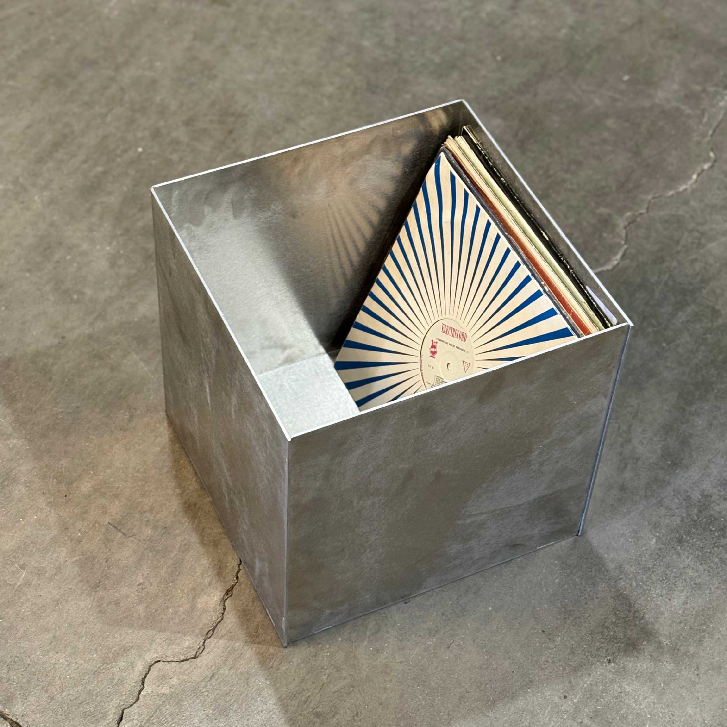 Raft aluminiu Vinyl Cube pentru viniluri, masuta cafea si noptiera, design modular sustenabil