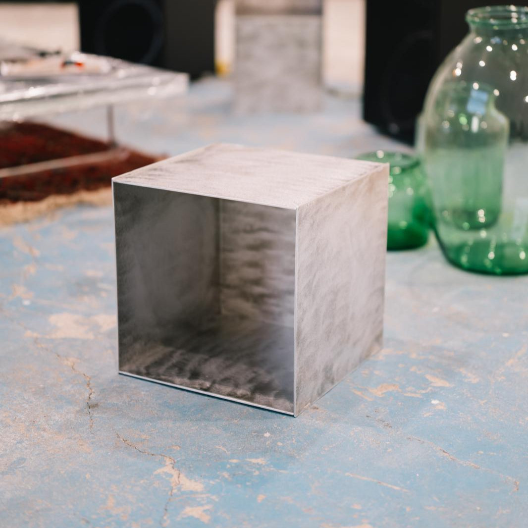 Raft aluminiu Vinyl Cube pentru viniluri, masuta cafea si noptiera, design modular sustenabil